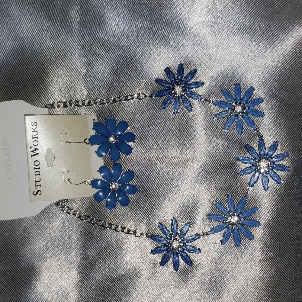 Flower necklace set